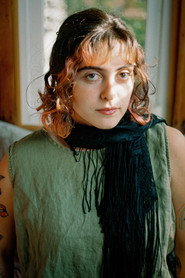 Photo of Lua Borges as Helena