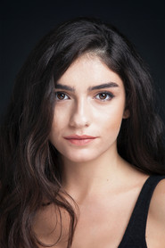 Photo of Hazar Ergüçlü as Zeynep Erman