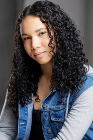 Photo of Julia Akam as Niki Smiths