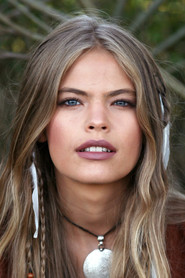 Photo of Flavia Hojda as Ana