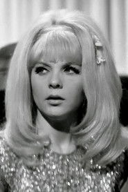 Photo of Nitsa Marouda as Elsa