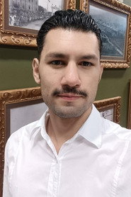 Photo of Anderson Soares as Professor Rafael