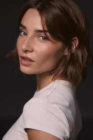 Photo of Julia Martínez as Eva
