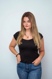 Photo of Lucía Pérez Sierra as Olivia