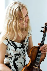 Photo of Marieke de Bruijn as Violin