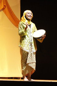 Photo of Nadia Septeriga as Dalang
