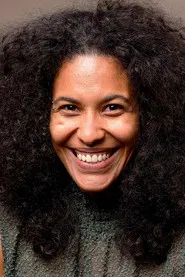 Photo of Isamara Castilho as Carol