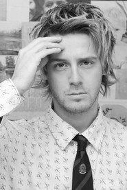 Photo of Jonatan Cerrada as Liam