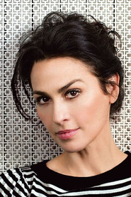 Photo of Anca Szonyi as Malia als Erwachsene