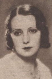 Photo of Julia Pachelo as Eduvigis