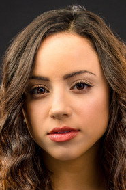 Photo of Kiana Madeira as Lindsay