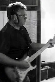Photo of Richard Bull as Guitar