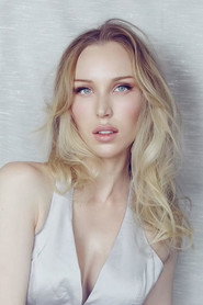 Photo of Georgina Moffat as Loren