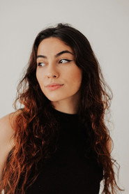 Photo of Júlia Estran as Amanda