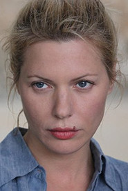 Photo of Melanie Peres as Naomi