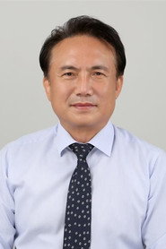Photo of Jeong Dong-gyoo as Representative Choi