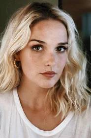 Photo of Camille Lou as Giovanna Deluca
