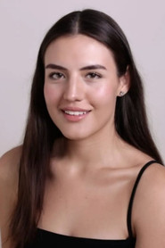 Photo of Alondra Tapia as Oficinista 2