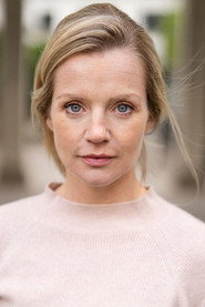 Photo of Kim-Sarah Brandts as Eve Turner