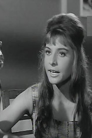 Photo of Helen as راقصة في اول الفيلم