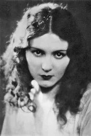 Photo of Renée Héribel as Lorenza