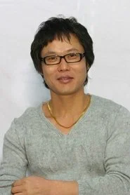 Photo of Yoon Yeong-geol as Choong-sik