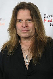 Photo of Craig Goldy as Guitar