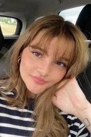 Photo of Alix Vandenbrouck as Personnage B