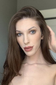 Photo of Ava Holt