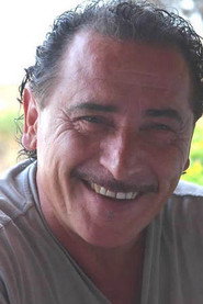 Photo of Emanuele De Nicolò as Manuel, il direttore dell'hotel
