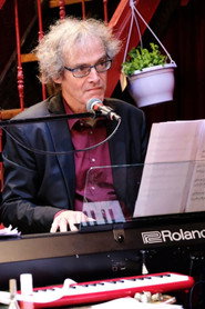 Photo of Paul Prenen as pianist