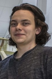 Photo of Aleksander Holmen as Magnus