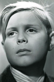 Photo of Jørgen Deichmann as Henrik, Emilius' søn