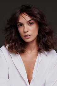 Photo of Lara Véliz as Alba