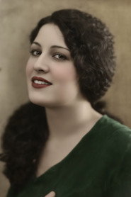Photo of Emel Rıza as Öğretmen Nesrin