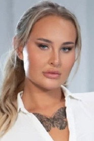 Photo of Ali Rose as Cynthia