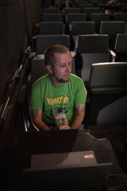 Photo of Vinicius J. Santos as Voz de Lúcifer / Demônio do Rádio