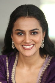 Photo of Shraddha Srinath as Malarvizhi Bharatidhasan