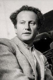 Photo of Richard Wallace as Telegram Messenger (uncredited)