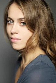Photo of Pauline Huruguen as Chloe, François' colleague