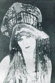 Photo of Laura Munken as Alice