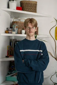 Photo of Laurenz van Beek as Karl Karaka