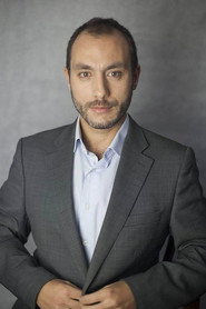 Photo of Henrique Gomes as Sebastian Walker