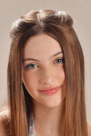 Photo of Bia Brumatti as Gabi (13 anos)