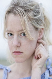 Photo of Julia Zange as Clara Vater