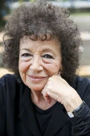 Photo of Elizabeth T. Spira as Interviewerin