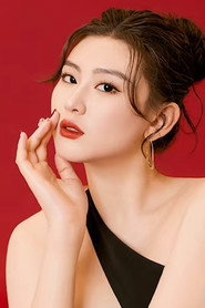Photo of Qian Yi as Empress
