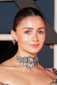 Photo of Alia Bhatt as Badrunissa Shaikh