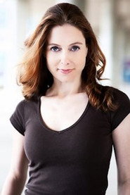 Photo of Linda Gegusch as Noemie Kanzler