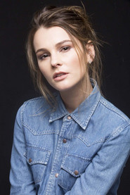 Photo of Karina Brunel as Letícia